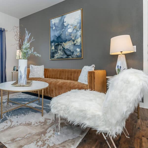 FAUX SHEEPSKIN CHAIR IN WHITE - Image 6